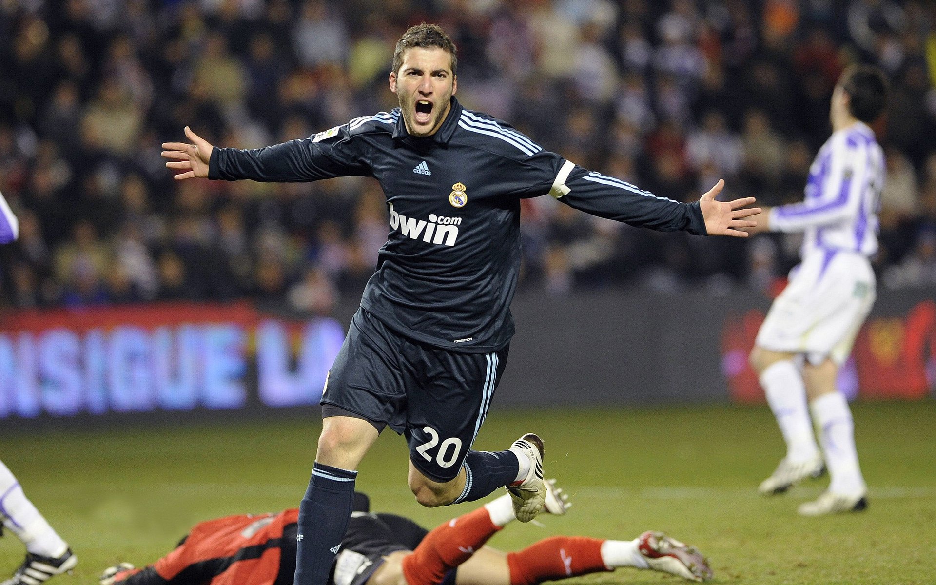 爱游戏中国官方登录入口网站-西甲闯入者：破门瞬间令人狂喜，西甲进球集锦